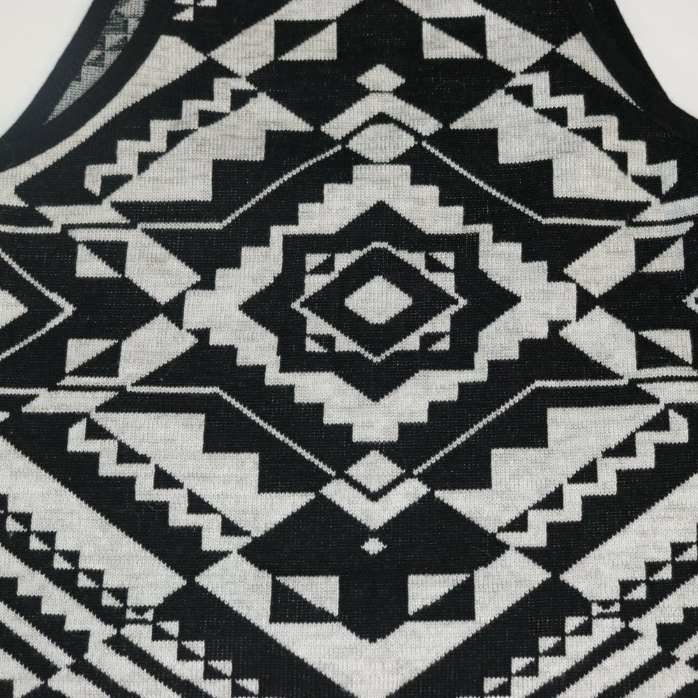SOLD!!Forever 21 Black/White Southwestern PrintTop - Picture 5 of 6